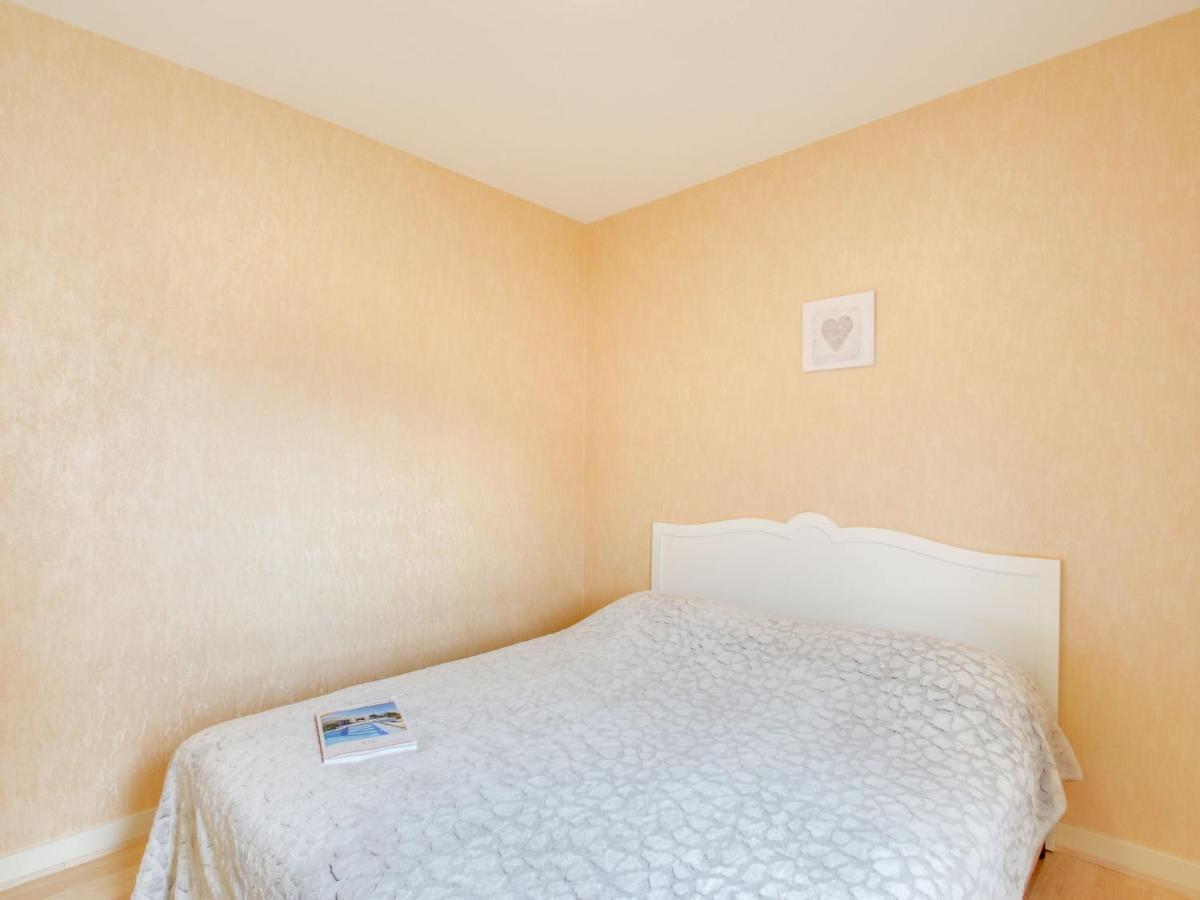 Des Tennis-1 By Interhome
